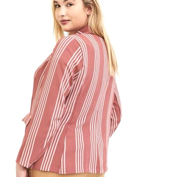 🆕🌼TORRID Boyfriend Blazer🌼 - Picture 15 of 16